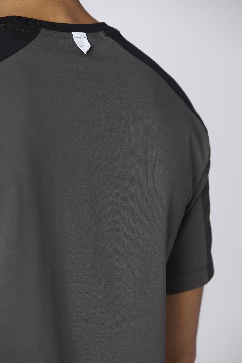 detail Tričko t-shirt m.c. 242TS2327J612