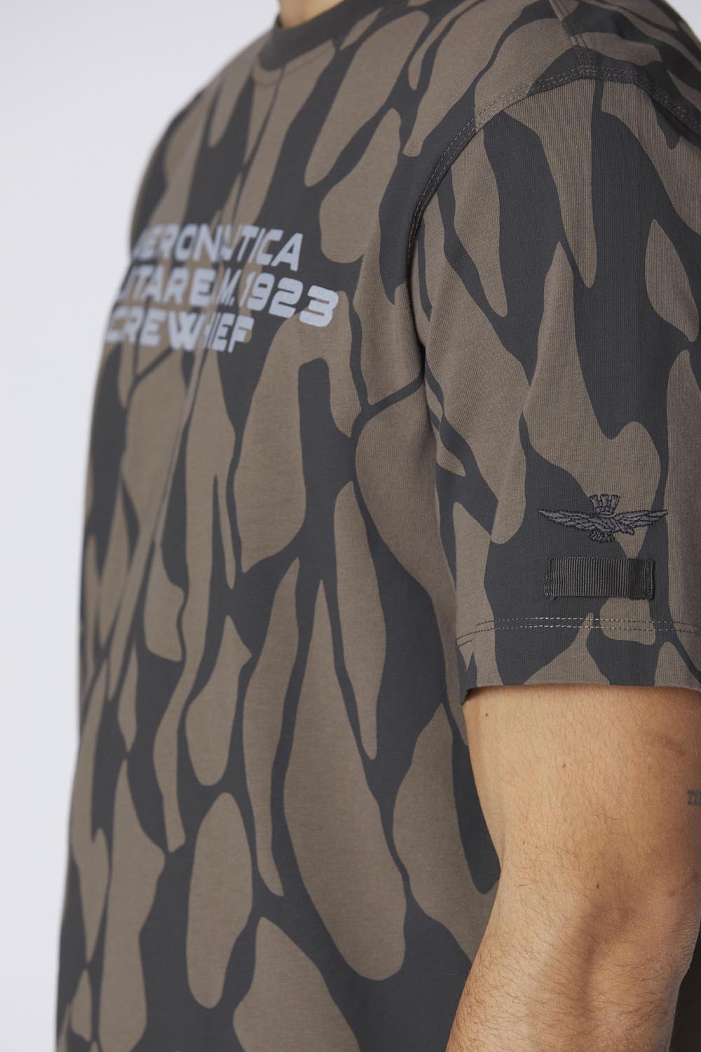 detail Tričko t-shirt m.c. 242TS2330J614