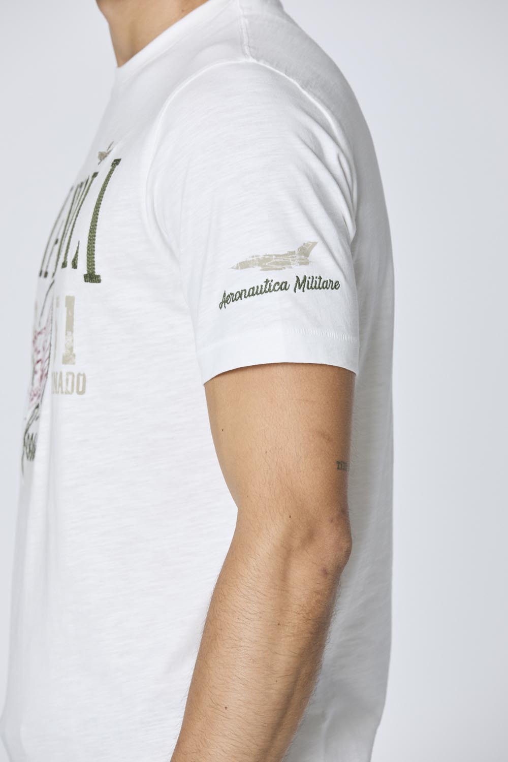 detail Tričko t-shirt m.c. 251TS2422J686
