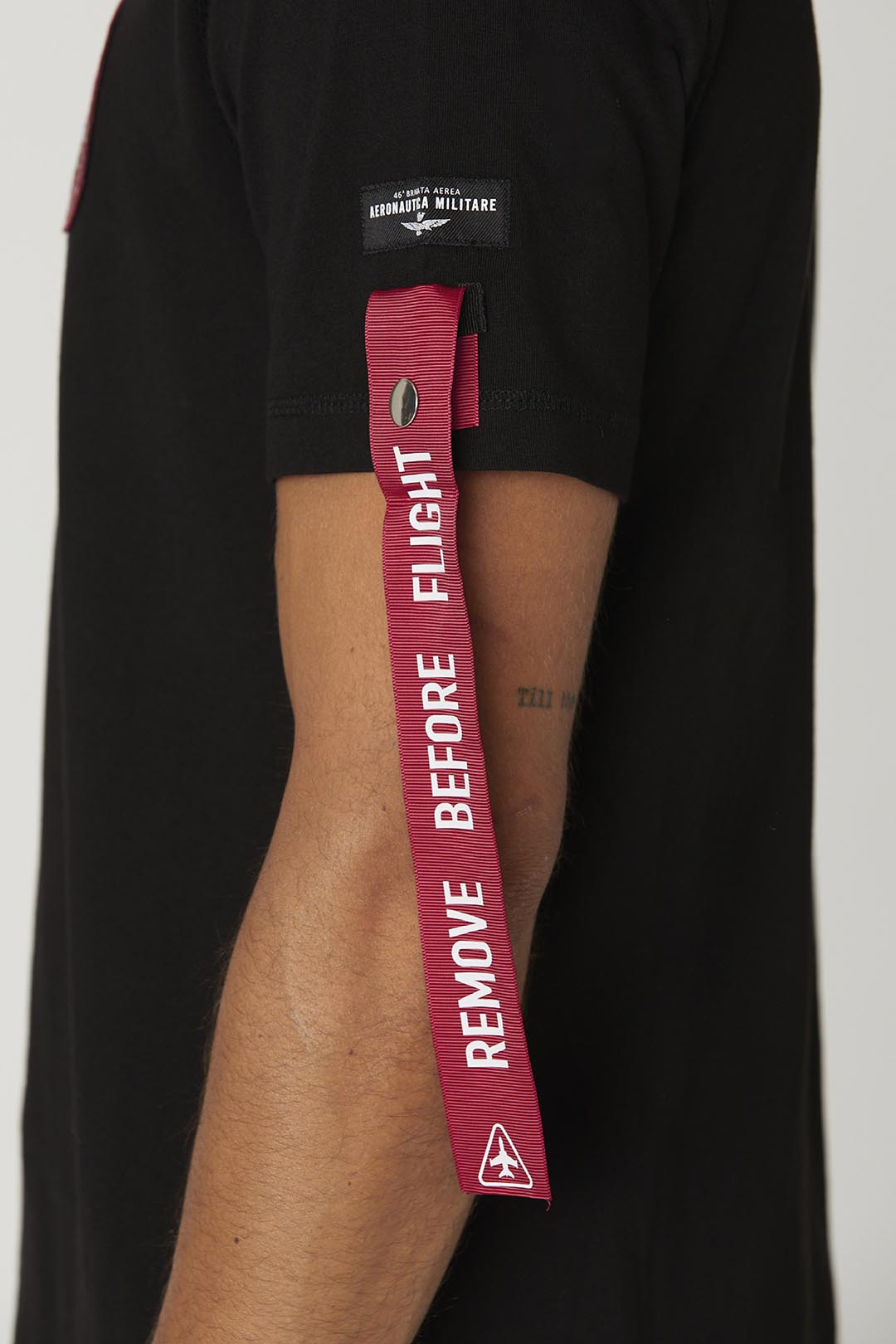 detail Tričko t-shirt m.c. 232TS2143J611