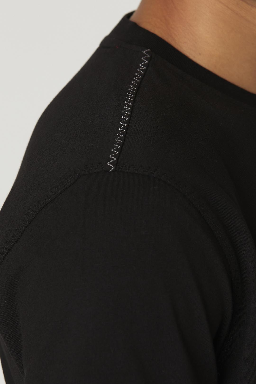 detail Tričko t-shirt m.c. 232TS2143J611